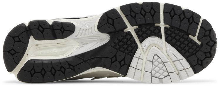 1906R 'Silver Metallic Cream'