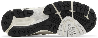 1906R 'Silver Metallic Cream'